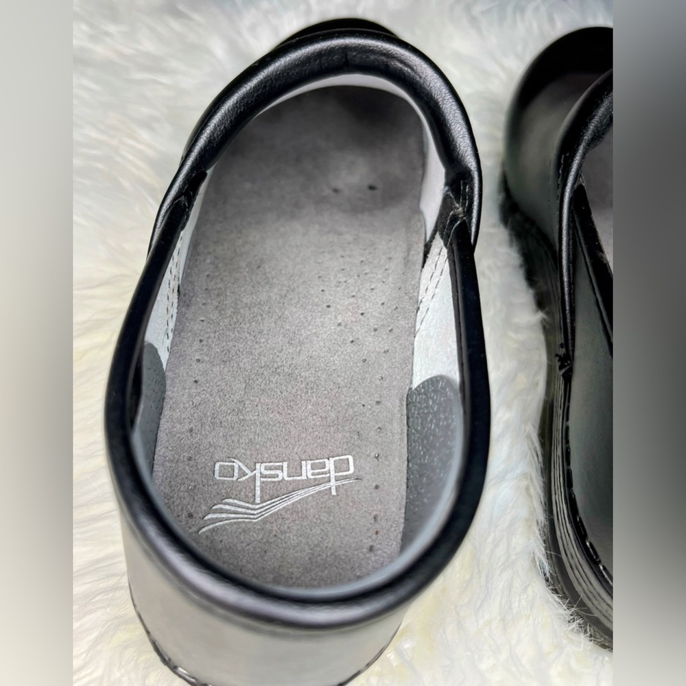 Dansko Professional Black Leather Clog - Picture 9 of 13